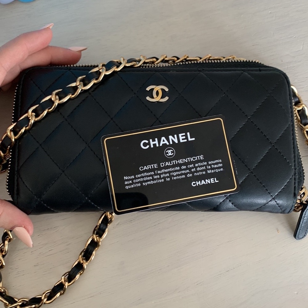 Chanel wallet on chain